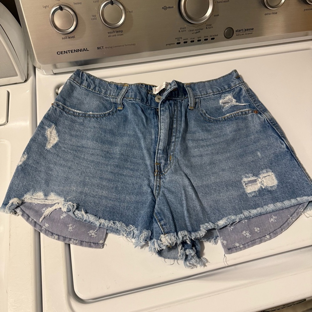 No Boundaries Cutoff Jean shorts